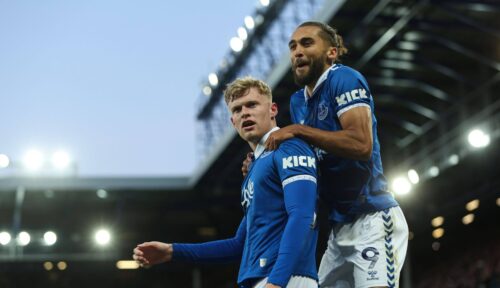 Forsvarsspilleren Jarrad Branthwaite forlader med overvejende sandsynlighed Everton inden længe, da flere storklubber jagter ham intenst.