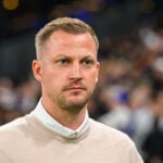 Efter afskeden med F.C. København står Jacob Neestrup nu ved en skillevej, hvor fremtiden er pakket ind i rygter og muligheder.