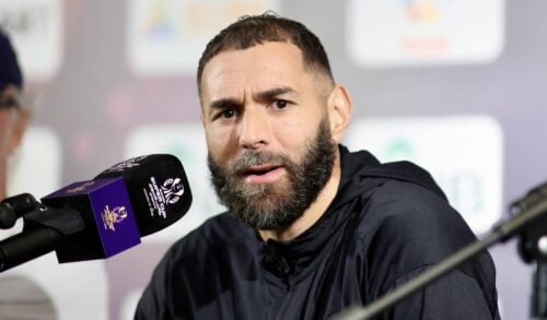 Den rutinerede franske angriber i form af Karim Benzema går en usikker fremtid i vente i Saudi-Arabien. Nu venter et vildt skifte måske.