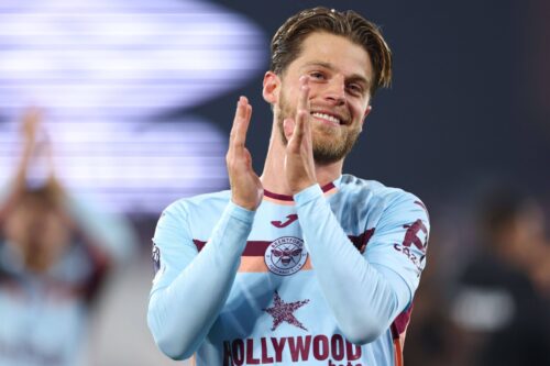 Mathias Jensen er iøjnefaldende.