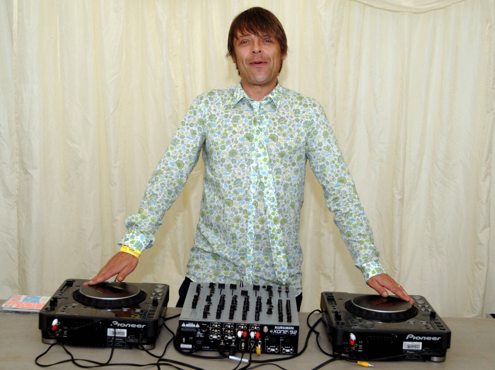 Bassisten fra det britiske rockband 'The Stone Roses', Gary 'Mani' Mounfield, er død. Han blev 63.