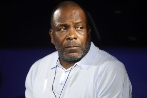 Landstræneren for Surinam, Stanley Menzo, har valgt at sige sit job op efter VM-fiasko.