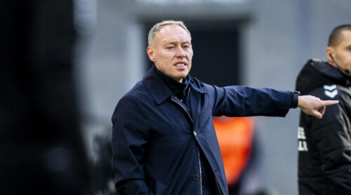 Steve Cooper og Brøndby IF tørner sammen med Fredericia i aftenens Superliga-kamp. Her er der særligt et navn, der vækker opsigt.