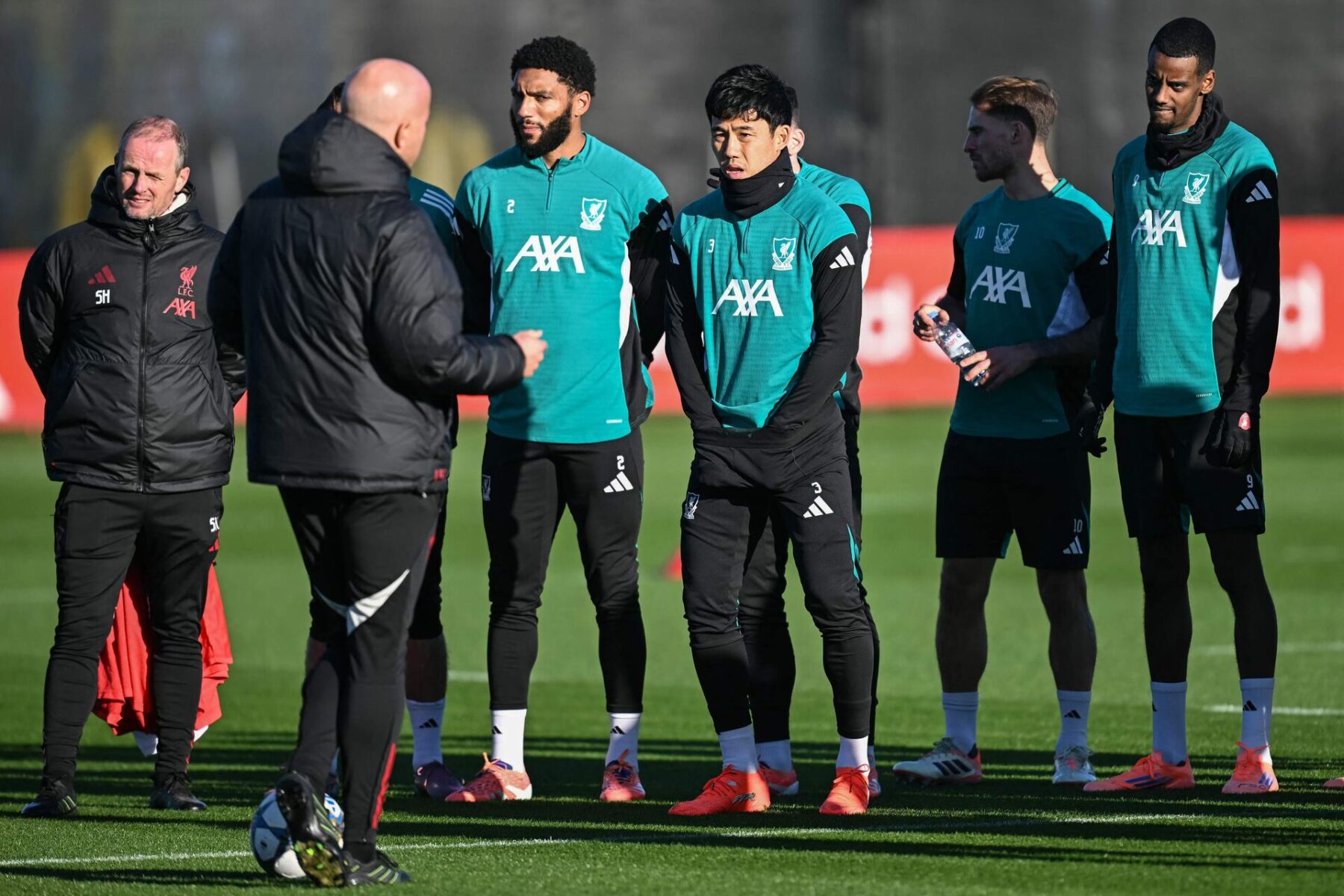 Japanske Wataru Endo bliver presset ud hos Liverpool. Foto: Paul ELLIS / AFP