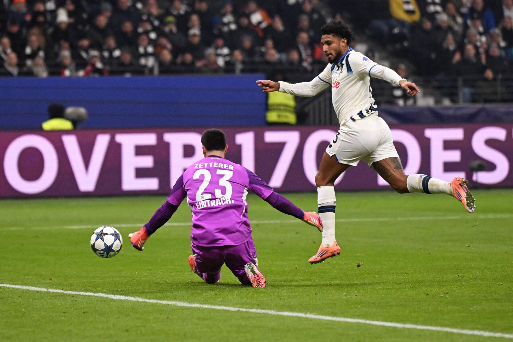 Ederson kan havne i Manchester United, og det kan ske for et ganske lavt beløb. Foto: Kirill KUDRYAVTSEV / AFP