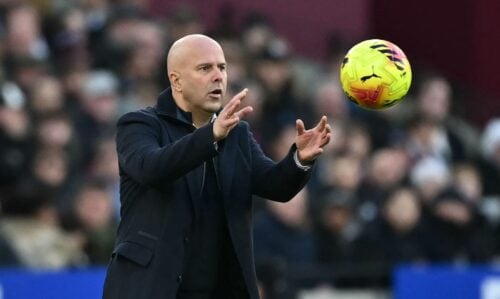 Arne Slot har stået på dybt vand i Liverpool igennem længere tid, men nu lysner det igen for hollænderen, der er klar til vild handel.