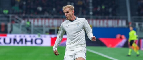 Den danske landsholdsspiller Gustav Isaksen fik en noget speciel oplevelse søndag aften for Lazio, hvor han kom på tavlen.