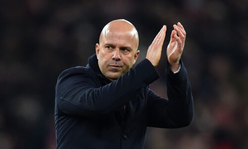 Den hollandske cheftræner Arne Slot er fortsat i modvind, hvor der kun er hentet fire sejre i fjorten forsøg. Nu får han sparket.