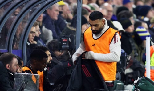 Mohamed Salah var igen henvist til bænken for Liverpool, der kollapsede på ny i Premier League lørdag aften. Nu går han amok på Arne Slot.