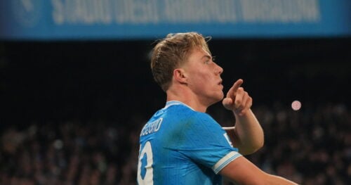 Rasmus Højlund er for alvor braget tilbage i centrum for Napoli, hvor danskeren leverede sin stærkeste præstation i den lyseblå trøje hidtil.