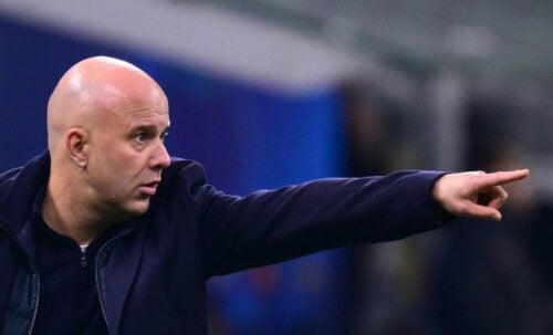 Arne Slot står midt i en krise i Liverpool, hvor holdet kun har vundet fem af de seneste 16 kampe og indtager 10.pladsen i Premier League.