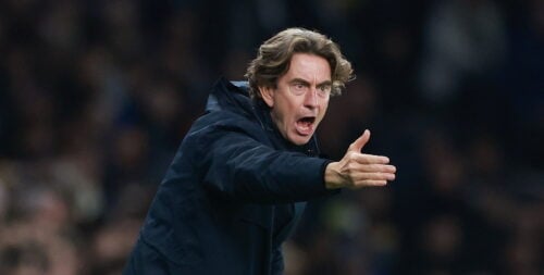 Thomas Frank og Tottenham blev udspillet søndag i Premier League-regi, hvorfor de nu er ude af top 10. En trænerlegende kan tage over.