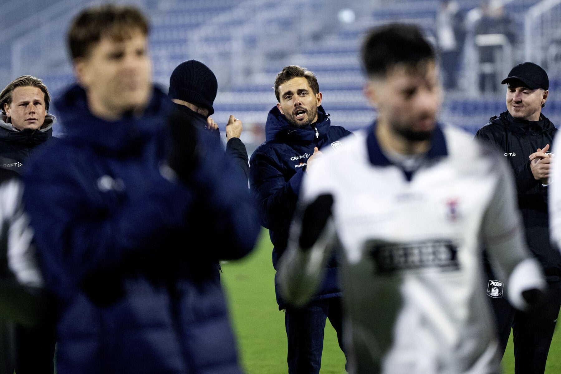 AGFs cheftræner Jakob Poulsen fejrer sejren med fansene efter Oddset Pokalen kvartfinalen mellem AGF og OB i Aarhus søndag den 14. december 2025.. (Foto: Bo Amstrup/Ritzau Scanpix)