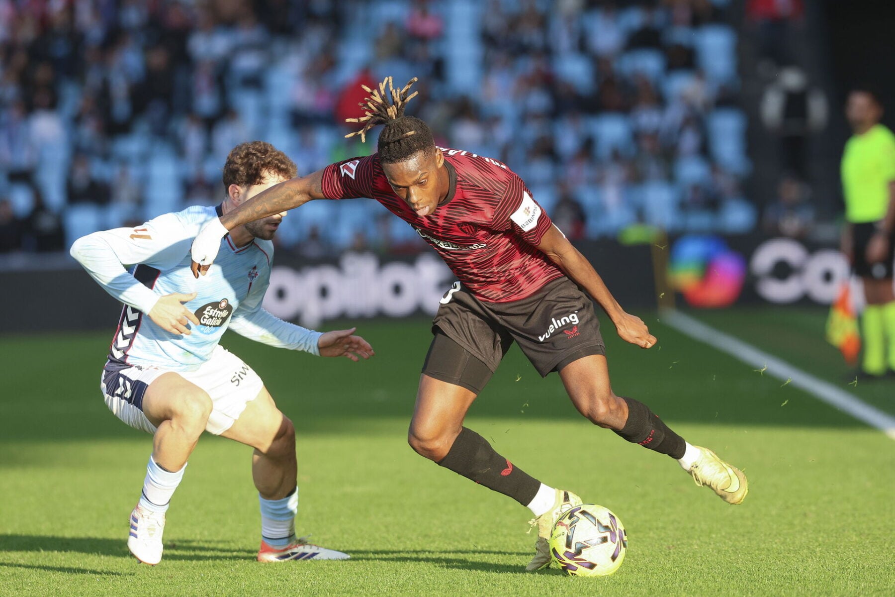 Nico Williams er angiveligt klar til at skifte til Liverpool. Foto: EPA/Salvador Sas