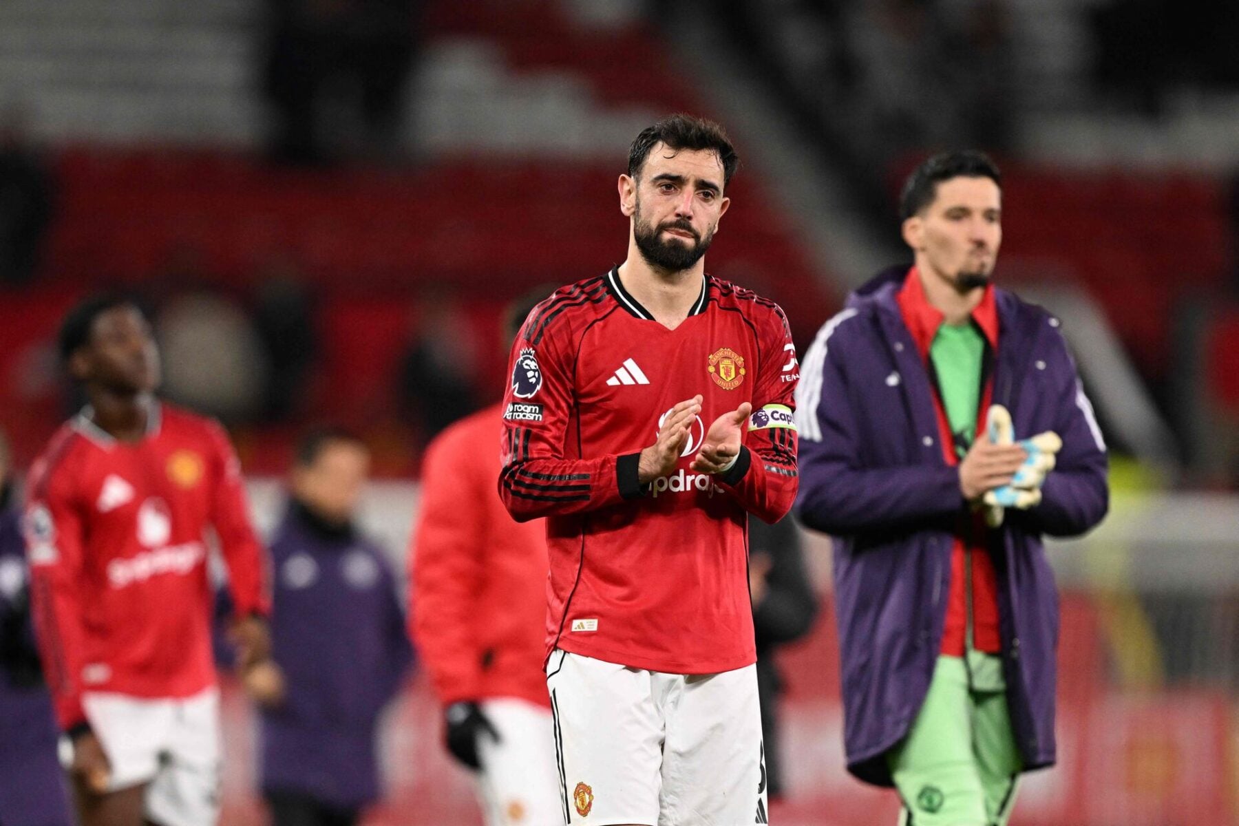 Bruno Fernandes var tæt på at forlade Manchester United. Foto: PETER POWELL / AFP