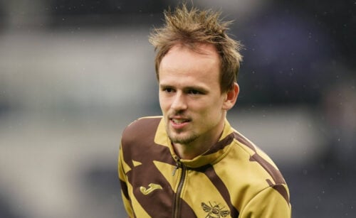 Mikkel Damsgaard gemmer sig bag kalenderlågen den 13. december. Læs vores portræt af den danske darling her.