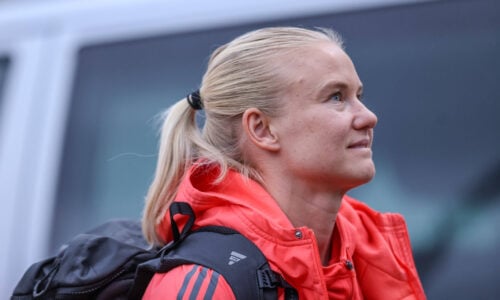 33-årige Pernille Harder løber igen med en stor hæder. Bayern München-spilleren har vundet prisen som Årets Fodboldspiller 2025.