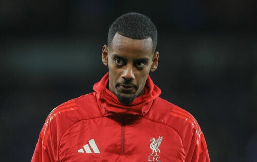 Liverpool har bekræftet en alvorlig melding om Alexander Isak, der rammer både klubben og fansene hårdt. Nu reagerer svenskeren.