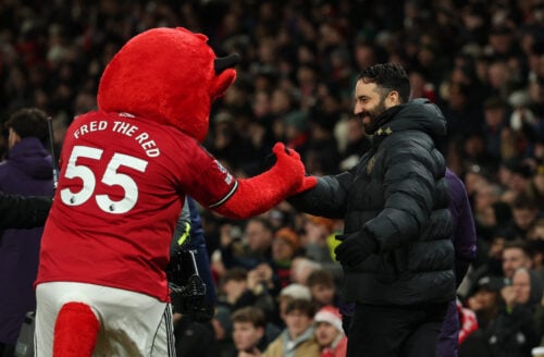 Manchester United befinder sig i en kaotisk situation, hvor en ny cheftræner snart udpeges. I samme tid har flere stjerner fået sparket.