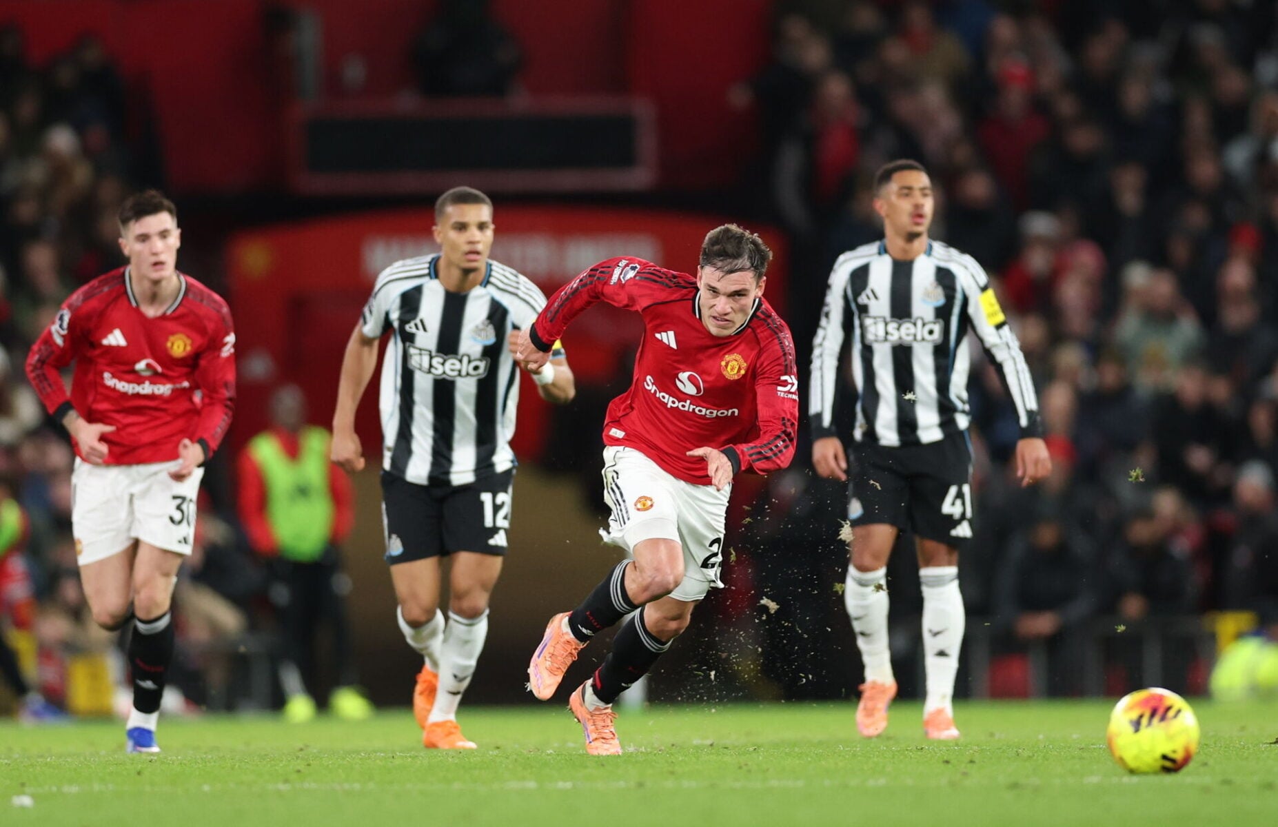 Manuel Ugarte er snart færdig i Manchester United. Foto: EPA/ADAM VAUGHAN
