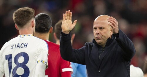 Arne Slot og Liverpool faldt sammen mod Leeds i seneste spillerunde, hvor de måtte nøjes med det ene point. Nu reagerer han på fyring.