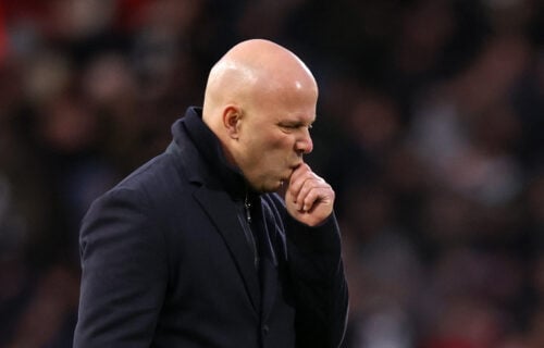 Arne Slot er i problemer hos Liverpool, hvor den hollandske cheftræner er presset på ny. Nu rammer en stor nyhed de engelske medier.