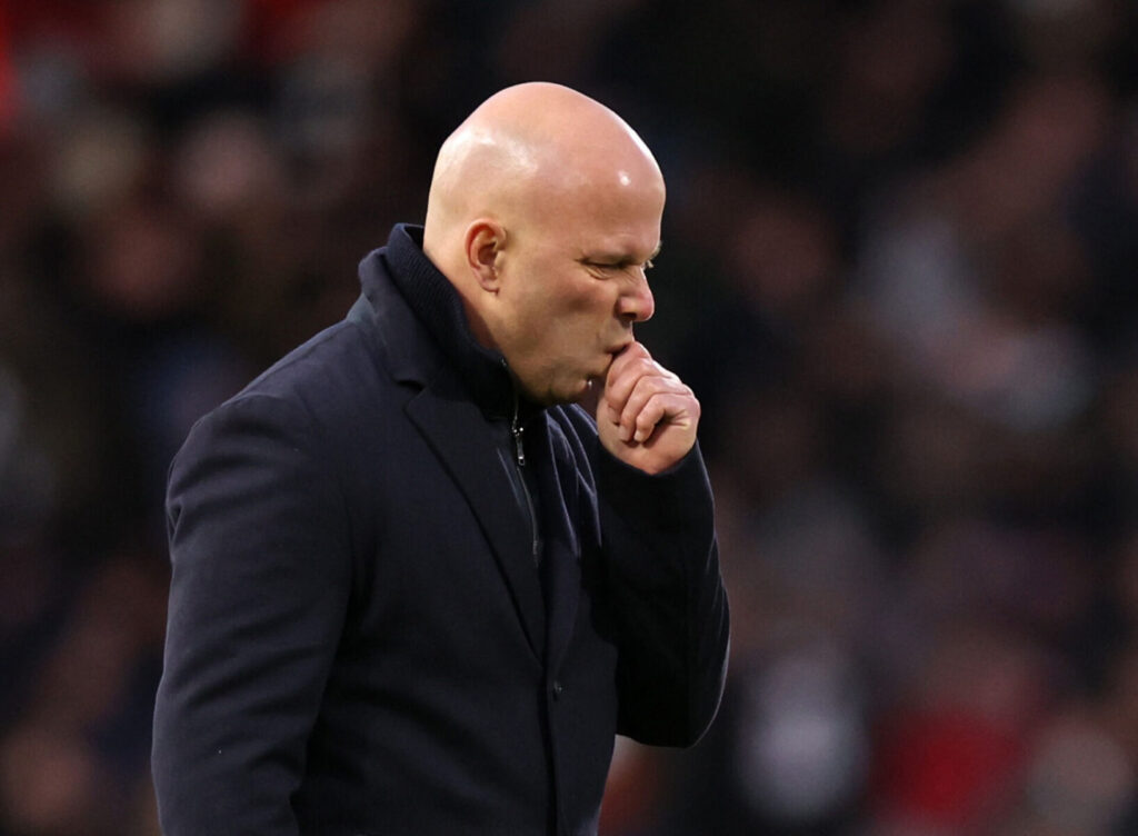 Arne Slot er ramt af en chokerende nyhed i Liverpool.