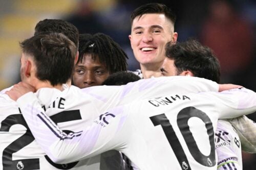 Manchester United befinder sig igen i suppedasen efter mandagens fyring af Rúben Amorim. Nu stiller den kommende træner et krav.