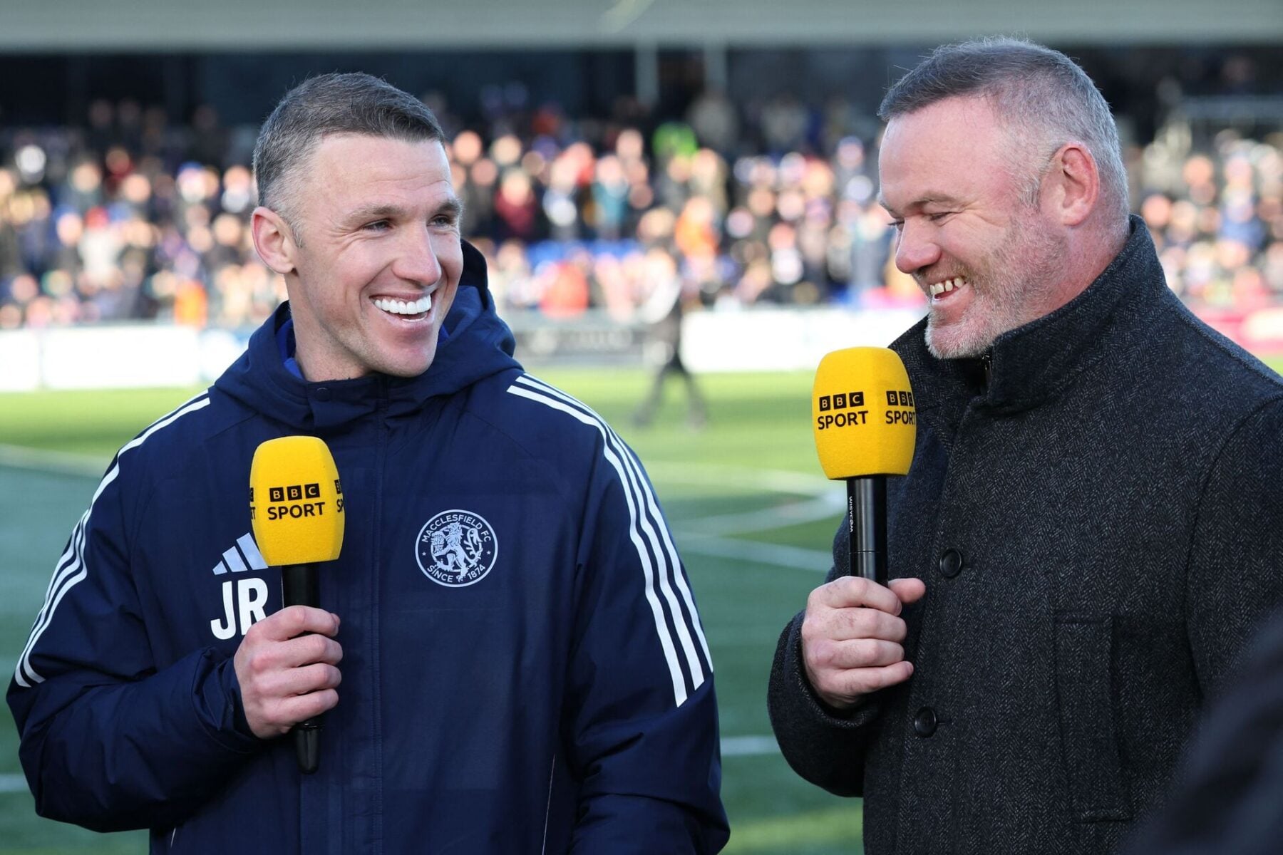 John Rooney interviewes af sin bror, Wayne Rooney. Hans mandskab er nu sensationelt videre til fjerde runde af den engelske pokalturnering, som er verdens ældste. Foto: Darren Staples / AFP