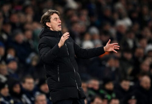 Presset vokser igen omkring Thomas Frank i Tottenham, hvor krisen for alvor har bidt sig fast. Nu er det afsløret, hvad en fyring koster.