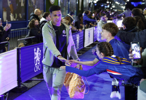 Der hersker kaos i vestlige London, hvor midtbanestjernen Enzo Fernández nu kan være på vej ud af døren inden længe.