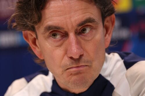 Alarmklokkerne ringer højt i det nordlige London, hvor Thomas Frank står for skud. Nu er meldingen klar: Han er ikke det rette match.