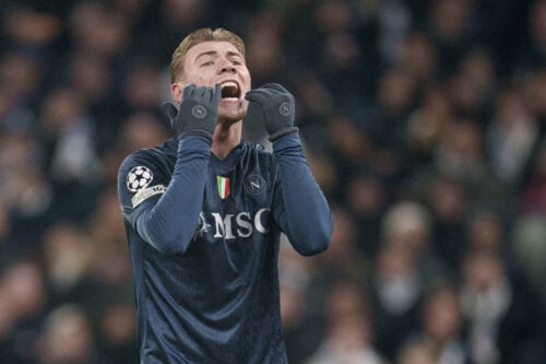 Rasmus Højlund er i god form i Napoli og har spillet sig ind i hjertet på de italienske mestre. Nu flygter en kollega til Premier League.