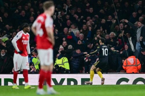 Arsenal måtte sluge en bitter overraskelse på Emirates, hvor Manchester United vandt 3-2 i et hæsblæsende opgør. Nu får to stjerner kritik.