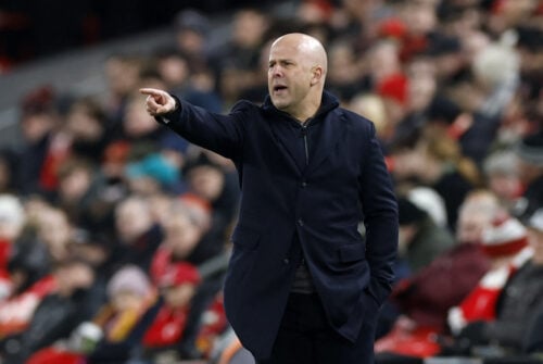 Arne Slot har haft en svingende tid som cheftræner i Liverpool. Nu kan han blive afløst af verdens bedste træner.