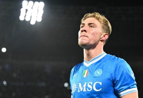 Spillet om Rasmus Højlund er gået i gang.