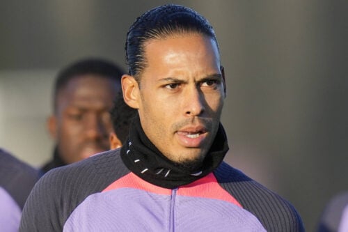 Chelsea ville have fat i Virgil van Dijk.