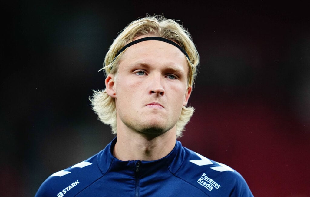 Kasper Dolberg har skrevet under på en aftale.