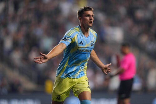 Mikael Uhre vender hjem til Superligaen, men ikke til AGF som længe var en topbejler til angriberen. Her er forklaringen.