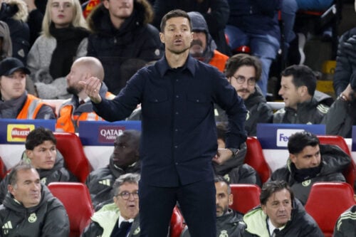 Xabi Alonso er færdig i Real Madrid, der mandag aften har fyret spanieren. Nu er han den logiske trænerløsning i Liverpool.