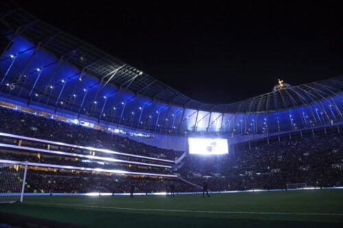 Tottenham har været på rov i Manchester City. Det bekræfter klubben på sin hjemmeside torsdag eftermiddag.