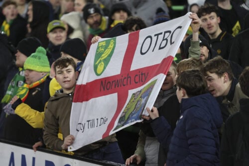 Norwich spillede sig søndag videre i FA Cuppen, men efter kampen er det en trist nyhed, der fylder i mediebilledet.