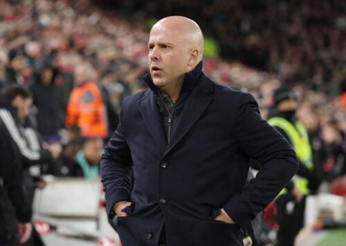 Arne Slot og Liverpool tager sig til hovedet.