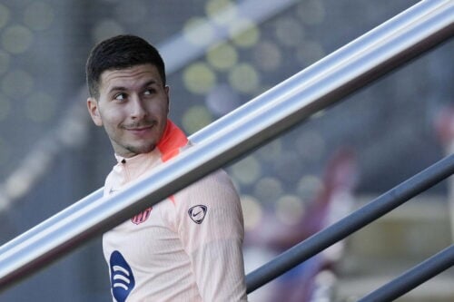 Roony Bardghji har haft en overraskende start på tilværelsen i FC Barcelona, men nu rammer en ærgerlig nyhed medierne i det spanske.