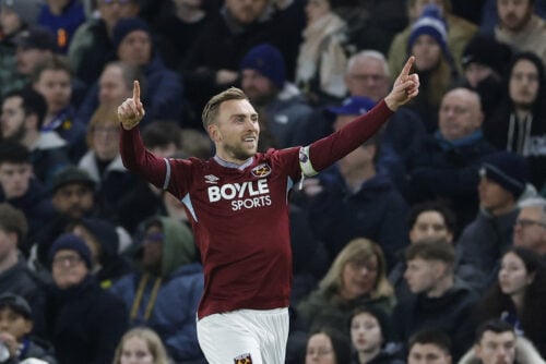 De forsvarende engelske mestre fra Liverpool leder med lys og lygte efter afløser for Mohamed Salah. Nu er han fundet.