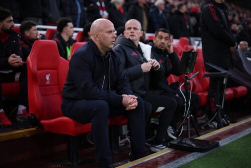 Arne Slot og Liverpool er havnet i en sæson, hvor resultaterne svinger i stor grad i Premier League. Derfor arbejder de nu på to transfers.