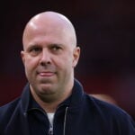 Arne Slot og Liverpool mistede vitale point søndag.