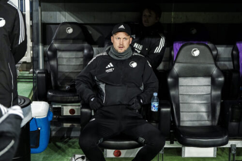 Jacob Neestrup og F.C. København befinder sig i den dybeste sportslige krise i næsten 30 år. Nu reagerer cheftræneren efter FCN-chokket.