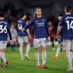 Arsenal fortsætter deres togt mod guldet i Premier League, men torsdag aften led drømmene et voldsomt knæk mod Brentford.