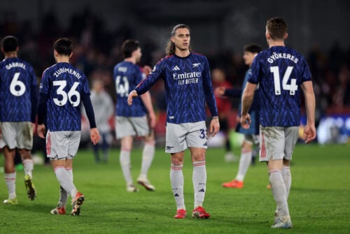 Arsenal fortsætter deres togt mod guldet i Premier League, men torsdag aften led drømmene et voldsomt knæk mod Brentford.